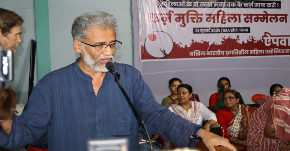 संबोधित करते भाकपा माले महासचिव दीपांकर भट्टाचार्य