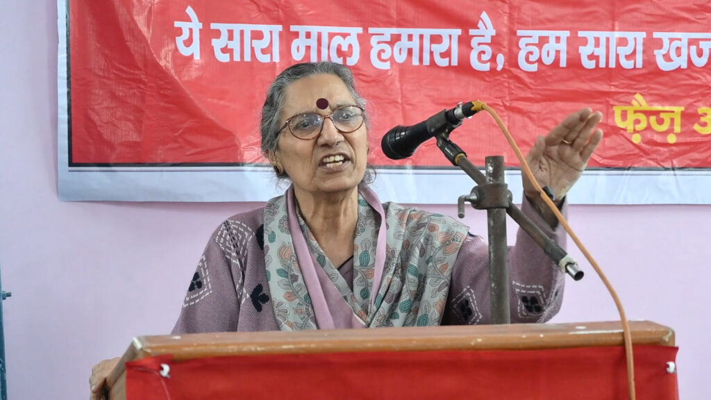 अमरजीत कौर संबोधित करते हुए 